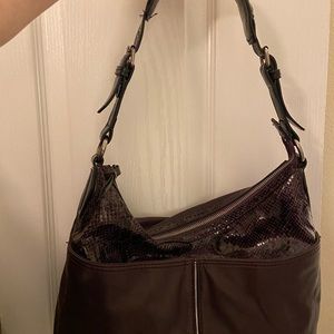 VERA WANG PURPLE HAND BAG